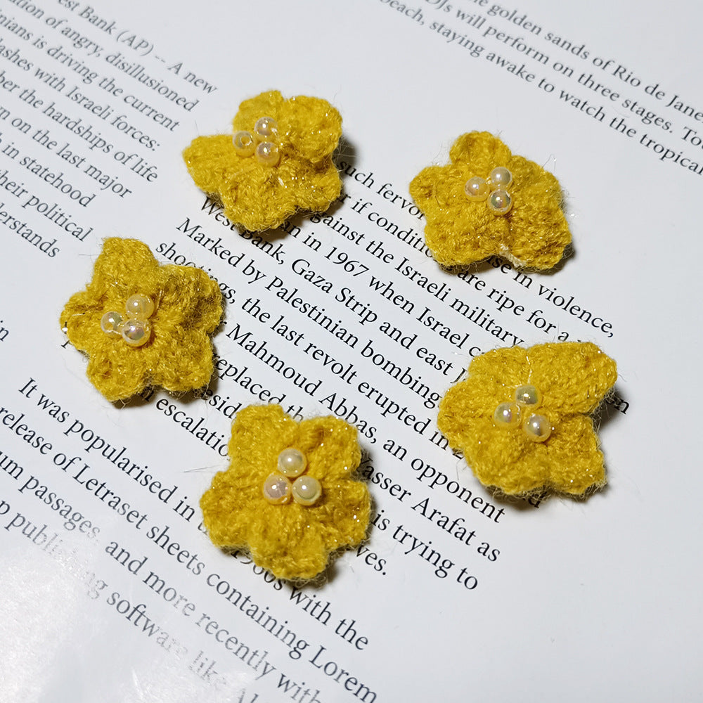 Handcrafted Warm-Coloured Knit Daisy Flowers, 1" Realistic Faux Floral Embellishments for Corsages, Gift Wrapping, Home Decor, Weddings