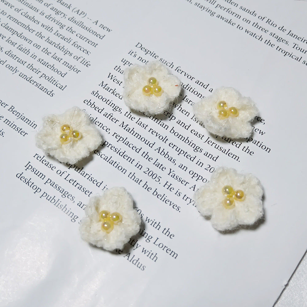 Handcrafted Warm-Coloured Knit Daisy Flowers, 1" Realistic Faux Floral Embellishments for Corsages, Gift Wrapping, Home Decor, Weddings