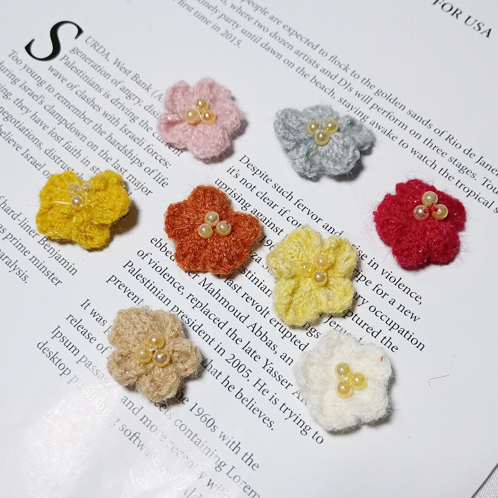 Handcrafted Warm-Coloured Knit Daisy Flowers, 1" Realistic Faux Floral Embellishments for Corsages, Gift Wrapping, Home Decor, Weddings