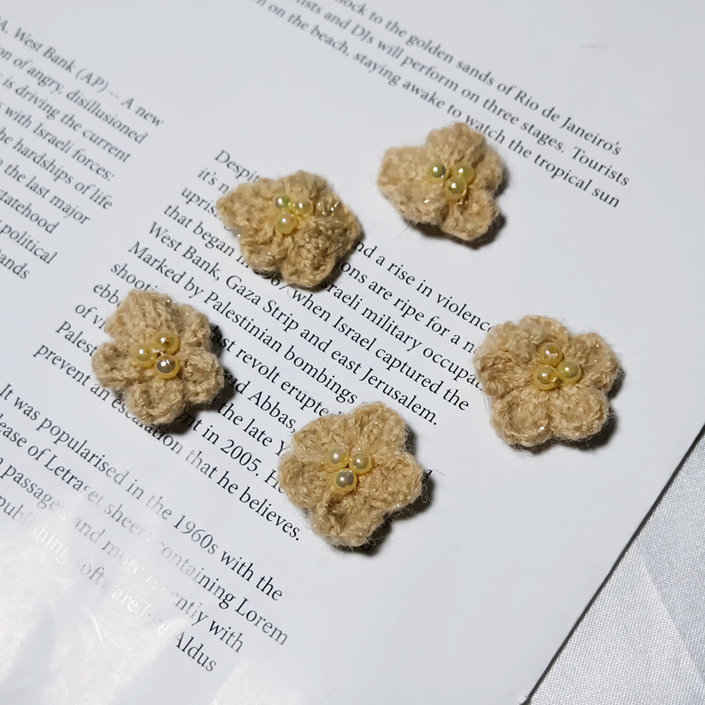 Handcrafted Warm-Coloured Knit Daisy Flowers, 1" Realistic Faux Floral Embellishments for Corsages, Gift Wrapping, Home Decor, Weddings