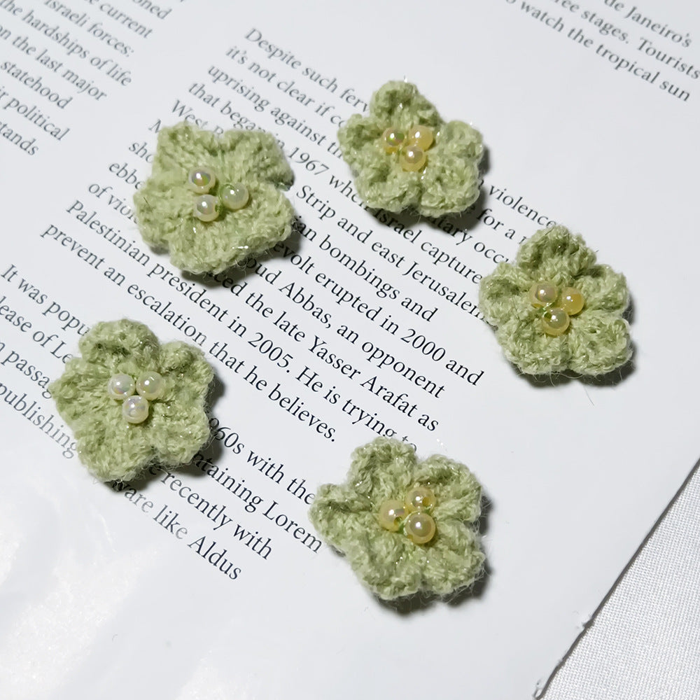 Handcrafted Warm-Coloured Knit Daisy Flowers, 1" Realistic Faux Floral Embellishments for Corsages, Gift Wrapping, Home Decor, Weddings