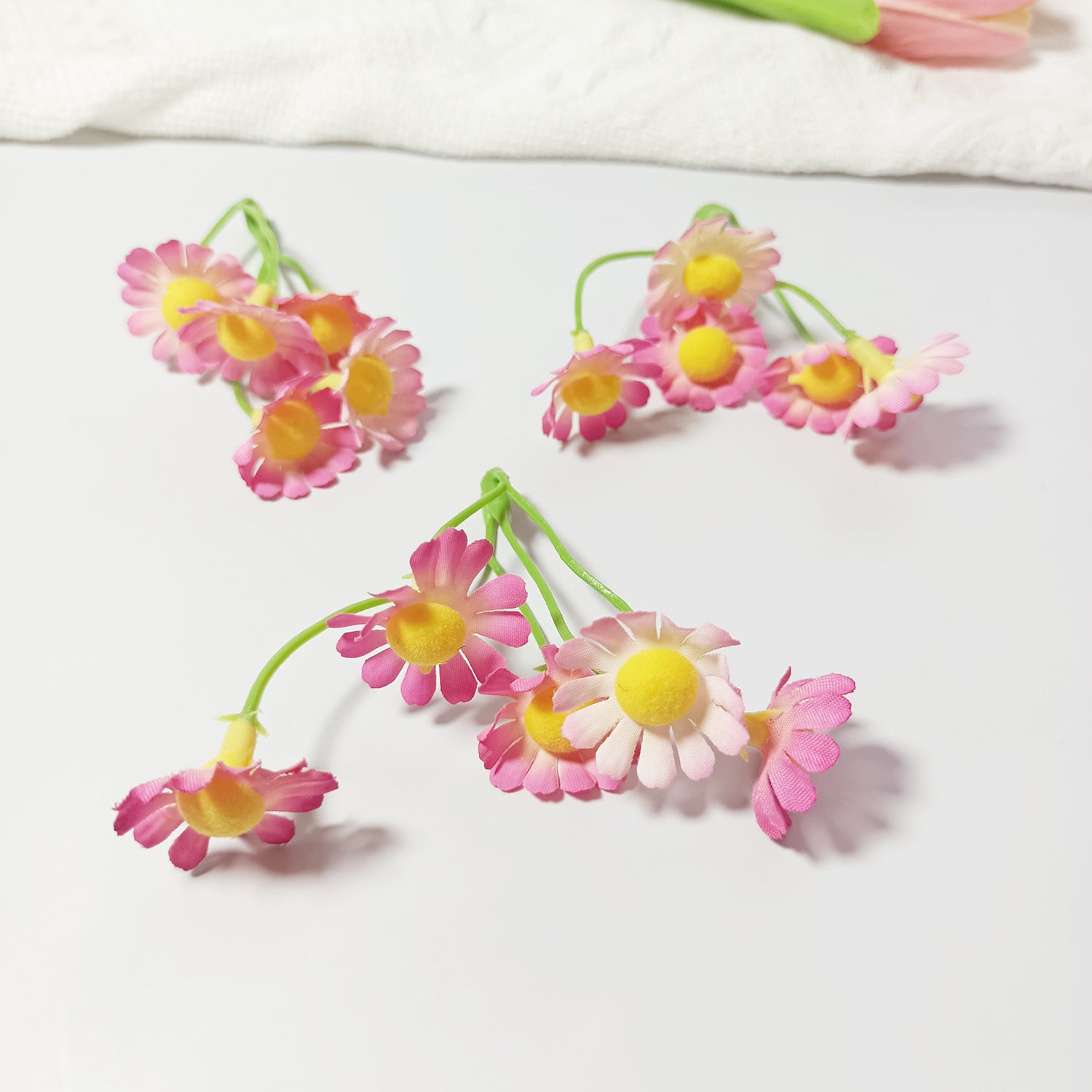 20 Pcs Mini Silk Daisy Bundles, 3" Small Faux Daisies for DIY Crafts, Rustic Wedding Decor, Wreath Making, Corsages & Gift Toppers