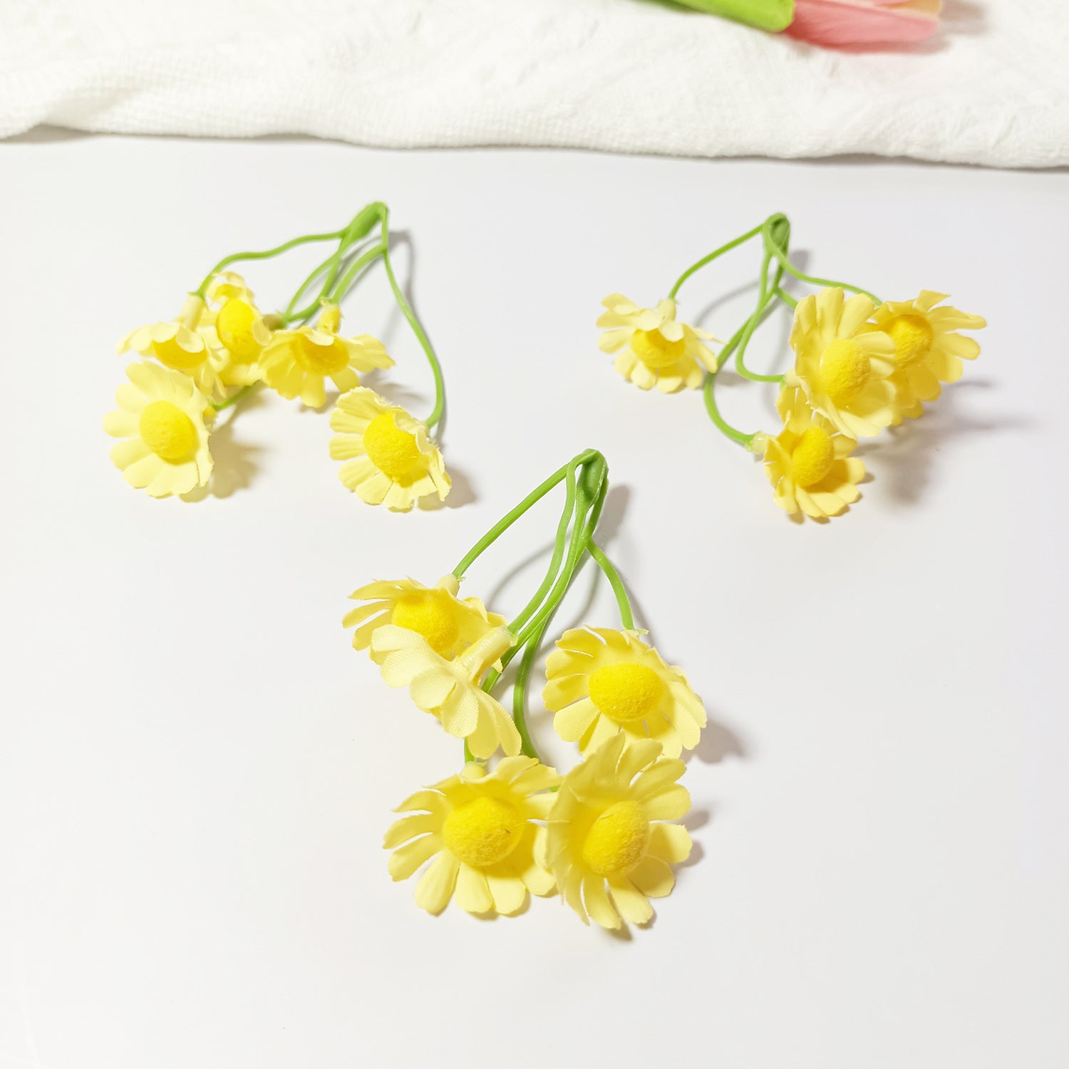 20 Pcs Mini Silk Daisy Bundles, 3" Small Faux Daisies for DIY Crafts, Rustic Wedding Decor, Wreath Making, Corsages & Gift Toppers