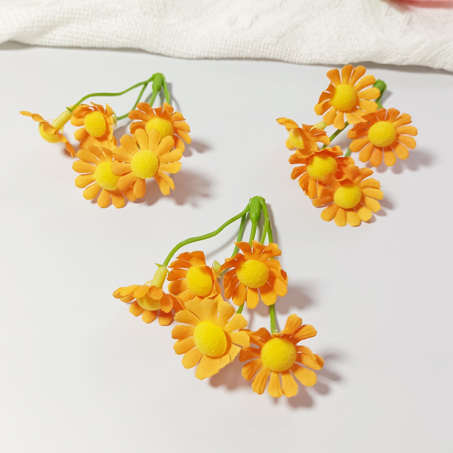 20 Pcs Mini Silk Daisy Bundles, 3" Small Faux Daisies for DIY Crafts, Rustic Wedding Decor, Wreath Making, Corsages & Gift Toppers