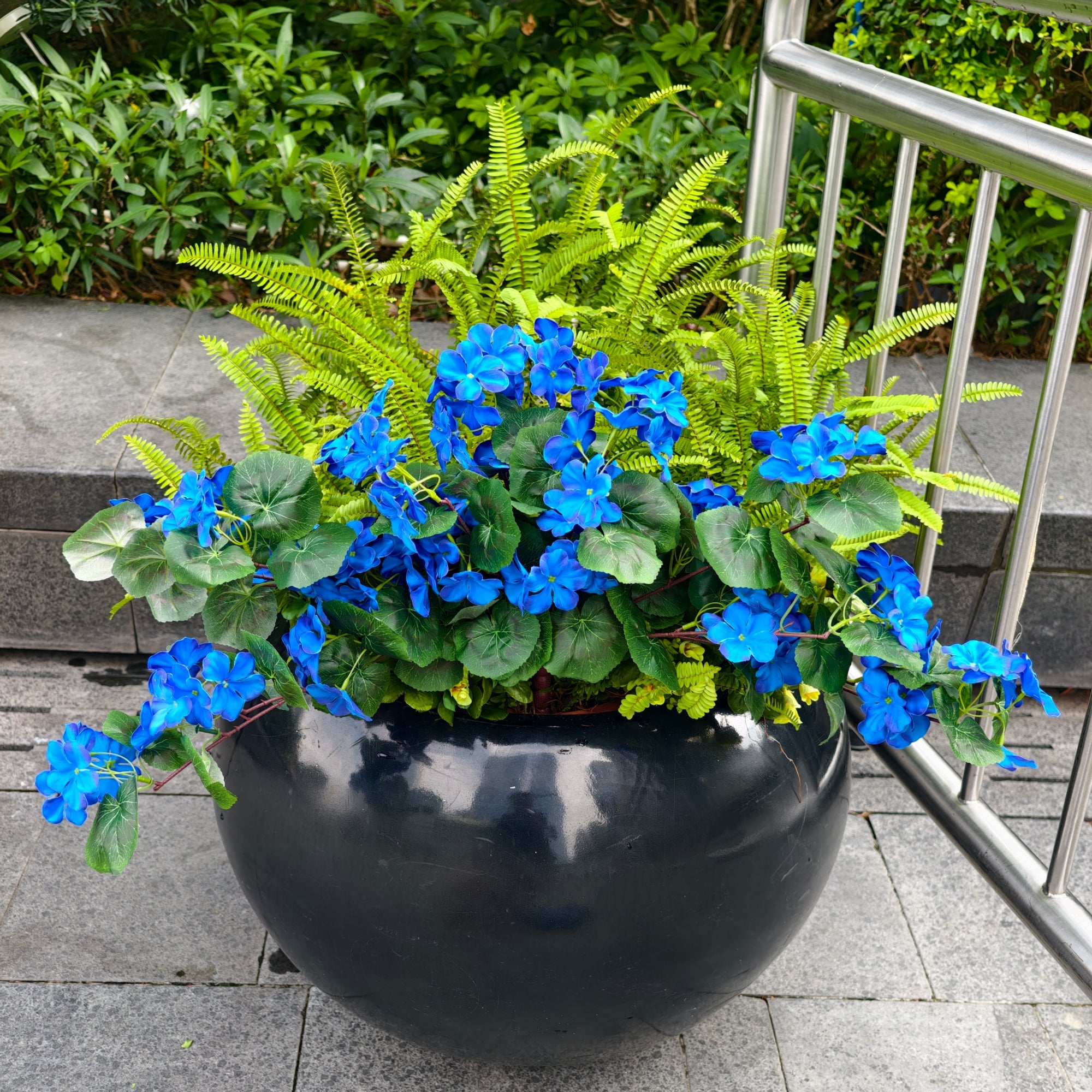 64cm UV Resistant Faux Geranium – Realistic Artificial Silk Plant, No-Fade Bush for Garden, Patio, Balcony, Porch & Indoor Home Decor