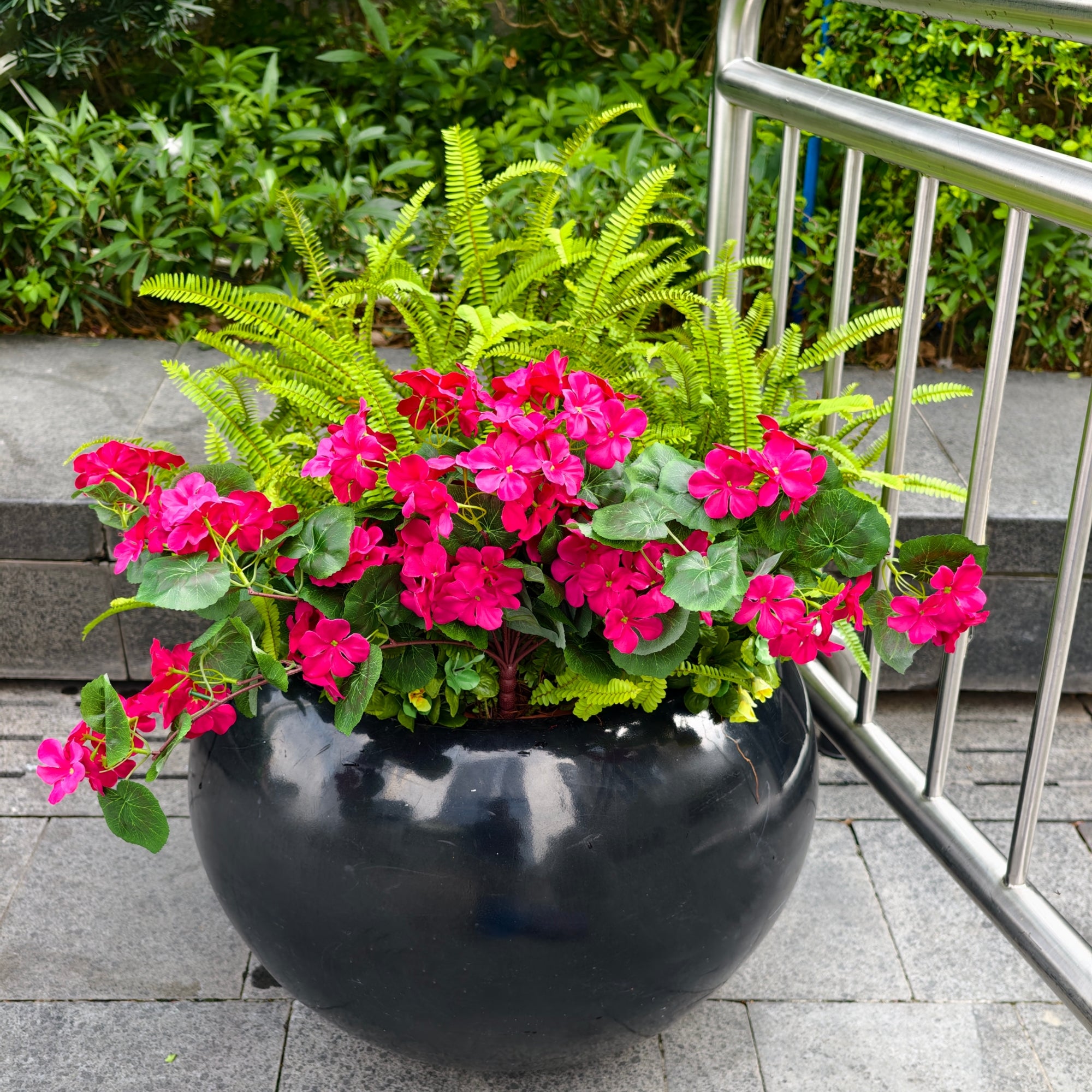 64cm UV Resistant Faux Geranium – Realistic Artificial Silk Plant, No-Fade Bush for Garden, Patio, Balcony, Porch & Indoor Home Decor