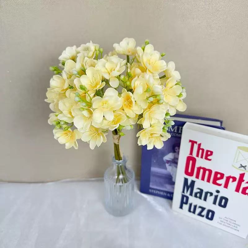 Artificial Jasmine Bouquet, Set of 4, Silk Jasmine Flower Stems, Modern Bouquet for Weddings, Home Decor, Table Centerpieces